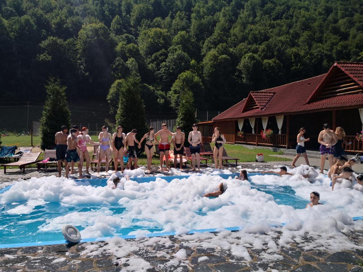 Hotel Carpathia Onceşti Exterior foto