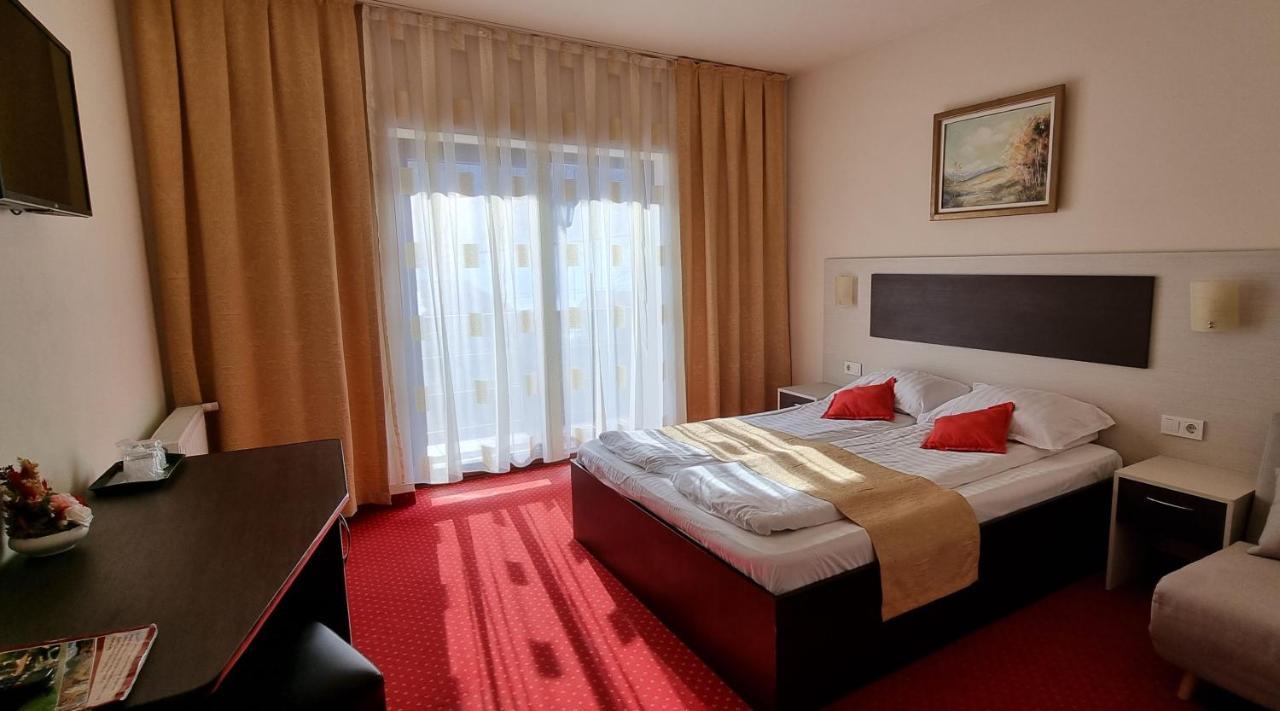 Hotel Carpathia Onceşti Exterior foto